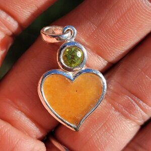 Stunning whimsical vintage 925 sterling silver peridot pinkish peach enamel hear